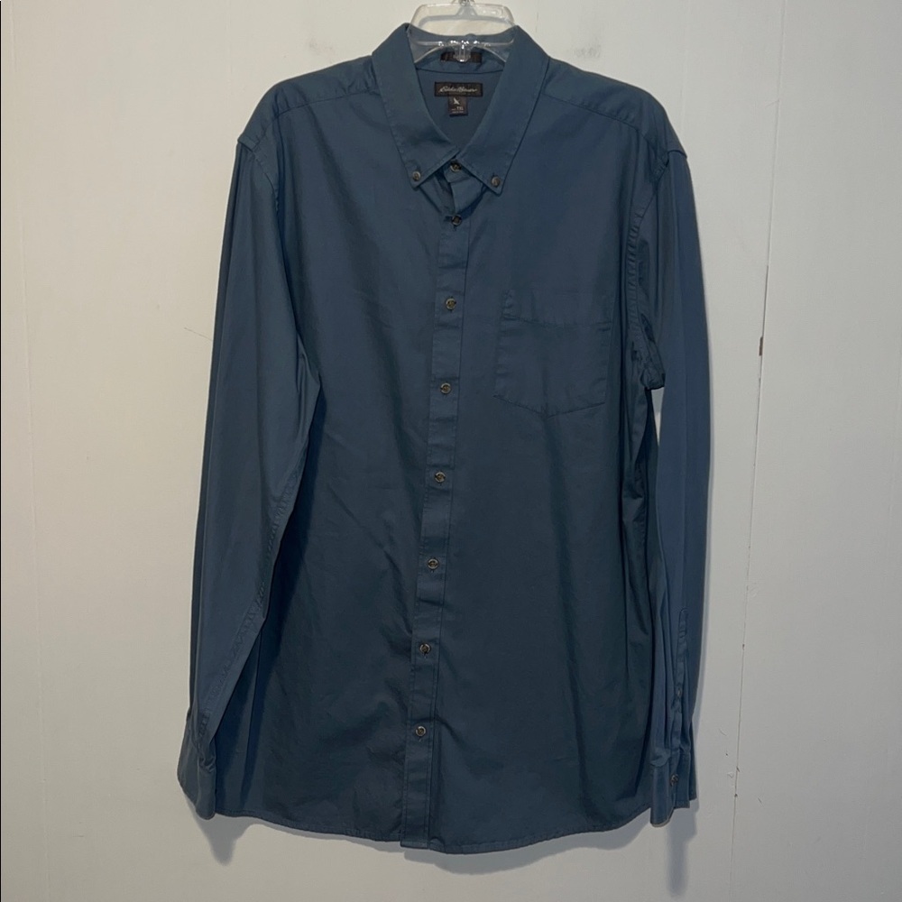 Eddie Bauer Classic Fit Men’s Long Sleeve Button Up Light Blue J14